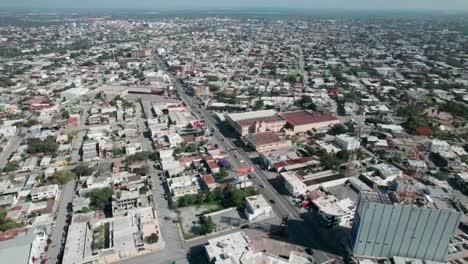 Drone-footage-spinning-to-reveal-the-city-of-Reynosa-in-Tamaulipas,-Mexico