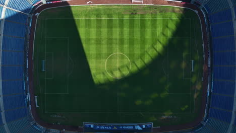 Top-down-drone-shot-above-the-Estadio-Cuauhtémoc,-in-sunny-Puebla,-Mexico