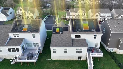 Vorstadthäuser-Mit-Solarzellen-Auf-Den-Dächern