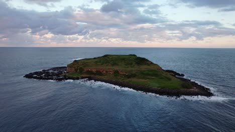 Cook-Island-Offshore-Fingal-Head,-New-South-Wales,-Australia
