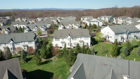 4K-Aerial-Drone-footage-of-condominiums-and-Cul-de-sac-residential-housing-in-Middletown-New-York