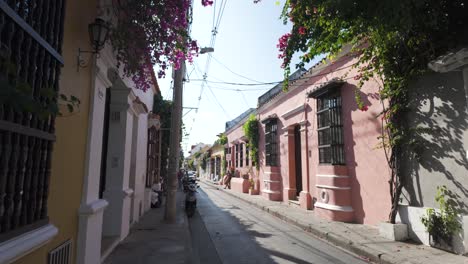 Bougainvillea-blooms-over-Cartagena's-tranquil-colonial-street,-Colombia