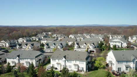 4K-Aerial-Drone-footage-of-condominiums-and-Cul-de-sac-residential-housing-in-Middletown-New-York