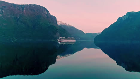 Cruise-Ship-in-Norwegian-Fjord