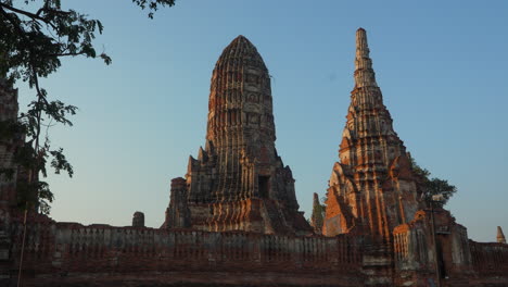 Cambodian-style-temple-complex-in-Ayutthaya-at-sunset