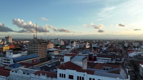 Drohne-Schuss-Panorama-Skyline-Stadt-Sonnenuntergang