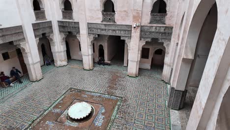 Medina-Riad-Patio-Al-Aire-Libre-En-Fes-Palacio-De-Fez-En-Marruecos-Casa-Auténtica