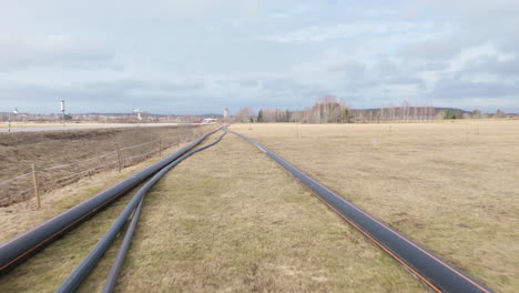 Vista-Por-Drones-Del-Nuevo-Y-Enorme-Proyecto-De-Instalación-De-Tuberías-De-PVC