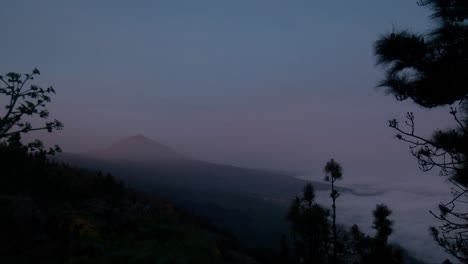 Zeitraffer-Nebel-Sonnenaufgang-Mit-Vulkan-Pico-Del-Teide-Auf-Teneriffa,-Kanarische-Inseln-Im-Frühling