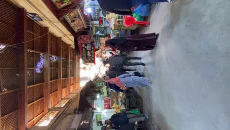 VERTICAL,-Moroccan-People-daily-life-routine-in-Medina-Souk