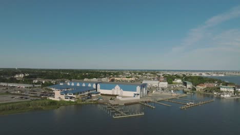 An-aerial-establishing-shot-of-Sam's-Boat-restaurant,-Marine-Max-Houston,-and-other-waterfront-retail-spaces-on-Clear-Lake-and-NASA-Rd