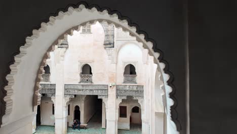 Vista-Del-Interior-Del-Riad,-Jardín-Tradicional-Marroquí-En-El-Palacio-De-Fez