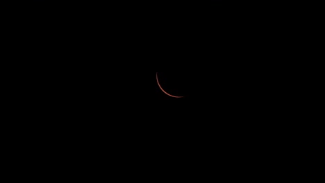 El-último-Rayo-De-Luz-Solar-Viaja-Por-El-Cielo-Y-Desaparece-Justo-Antes-De-Que-Comience-La-Totalidad-Durante-Un-Eclipse-Solar.