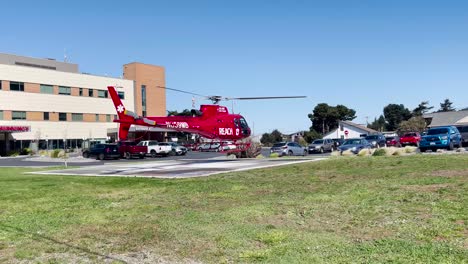 Cal-Ore-Life-Flight-Medizinischer-Notfall-Rettungshubschrauber-Hebt-Vom-Krankenhaus-Ab