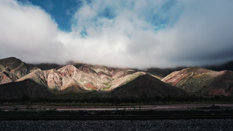 Zeitraffer-Der-Farbenfrohen-Berge-In-Der-Argentinischen-Provinz-Jujuy
