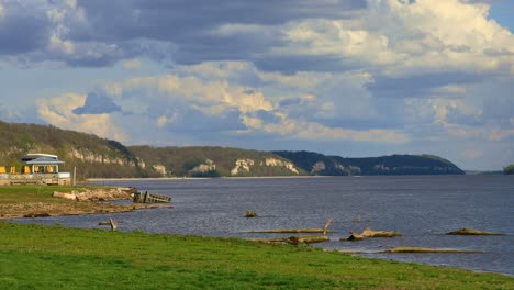 Great-River-Road-Bluffs-Cerca-De-Grafton-En-Illinois-A-Lo-Largo-Del-Río-Mississippi-En-Los-Estados-Unidos