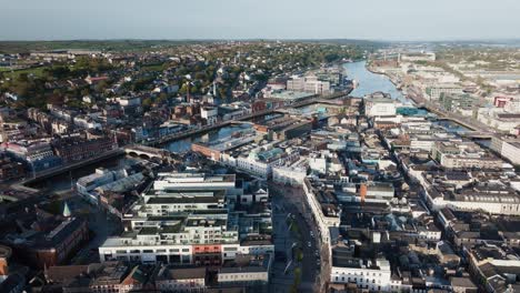 Cork-City,-Irland,-Luftaufnahme-Am-Späten-Nachmittag-über-Der-Saint-Patrick&#39;s-Street,-4k,-Teil-2