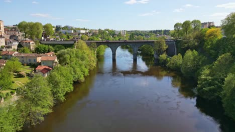 Pont-Neuf-bridge-on-Vienne-river,-Limoges-in-France