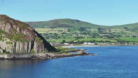 Ballygally-En-La-Carretera-De-La-Costa-De-Antrim-En-Irlanda-Del-Norte