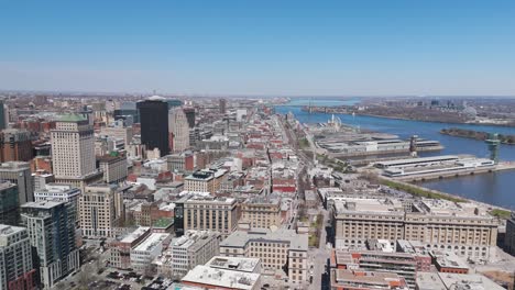 Vista-Aérea-De-La-Ciudad-De-Montreal-Con-El-Paisaje-Urbano-Del-Horizonte-Del-Edificio-Colonial-Y-El-Antiguo-Puerto-Histórico-En-El-Río-San-Lorenzo