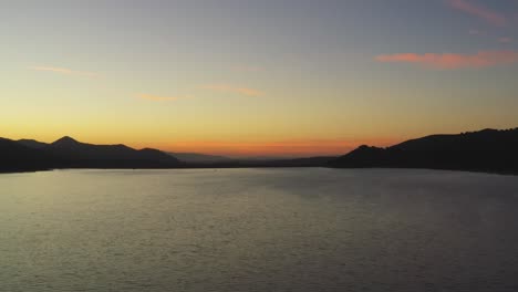 Stunning-Sunset-Over-Cachuma-Lake-In-Santa-Ynez-Valley,-California