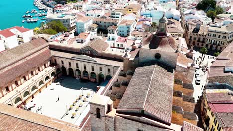 Drohnenaufnahme-Der-Stadt-Mahon---Menorca