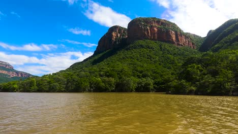 Majestätischer-Berg-Mit-Grünem-Dschungel-Im-Blyde-River-Canyon-In-Südafrika