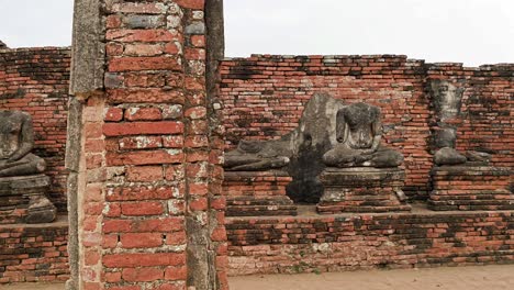 Skulpturen-Im-Wat-Chaiwatthanaram,-Thailand