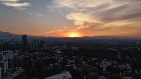 Sonnenuntergang-Hinter-Der-Stadtlandschaft,-Hyperlapse-Bei-Sonnenuntergang-In-Mexiko-Stadt