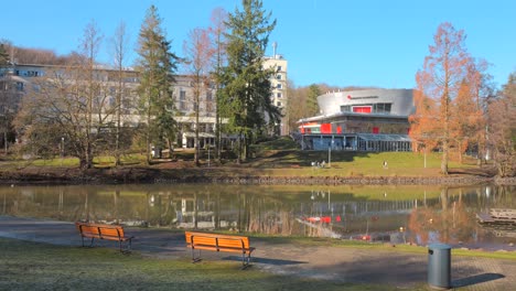 German-French-Garden-With-View-Of-Victor's-Residenz-Hotel-Across-Pond-In-Saarbrucken,-Germany