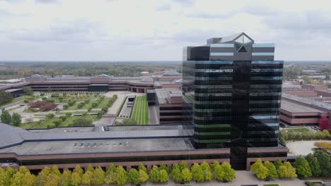 Edificio-De-La-Sede-De-Chrysler-En-Un-Pedestal-Aéreo-En-Plano