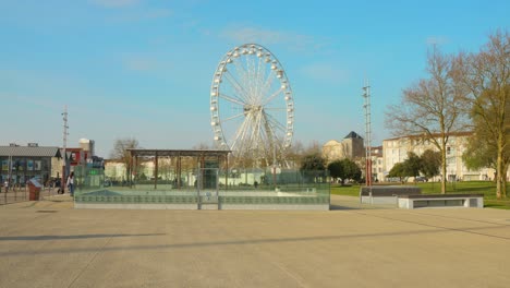 La-Grande-Roue-De-La-Rochelle---Historische-Stadt,-Altstadt-Und-Riesenrad-In-La-Rochelle,-Frankreich