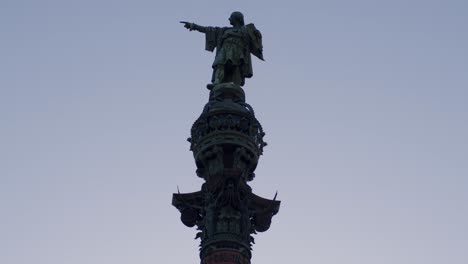 Silhouetted-Christopher-Columbus-statue-pointing-towards-the-sea-at-twilight-in-Barcelona