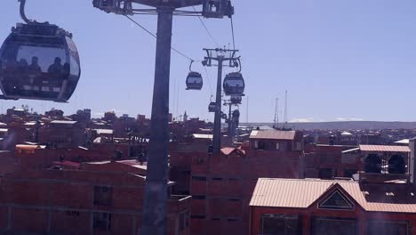 Teleferico-Seilbahnen-POV-Aus-Der-Gondel-über-La-Paz,-Bolivien