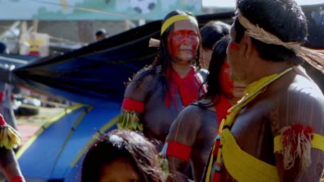 Indigenous-amazon-people-with-painted-face-and-body-walking-past-in-the-cop-30-march