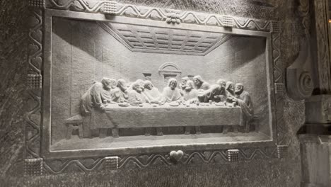 Salt-sculpture-of-Jesus-with-his-Disciples-at-The-Last-Supper---inside-Wieliczka-Salt-Mine,-Poland