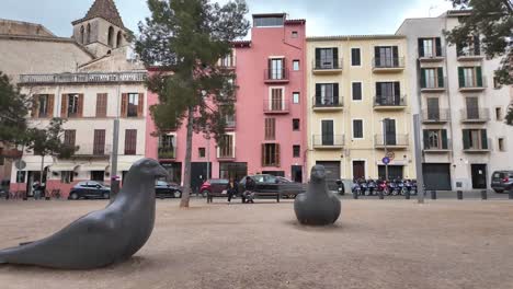 Palma-De-Mallorca,-Plaza-Porta-Santa-Catalina-Palma,-Ein-Platz,-Der-Der-Zeitgenössischen-Kunst-Gewidmet-Ist