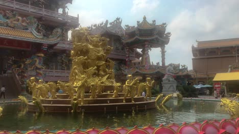 The-golden-sculpture-of-a-Chinese-god-called-Ne-Zha-or-Na-Jasa-in-front-of-the-main-building-of-Na-Jasa-Tai-Chue-Shrine-at-Ang-Sila,-Chon-Buri-province-of-Thailand