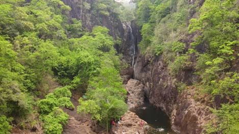 Luftaufnahme-Des-Khlong-Phu-Wasserfalls