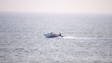 Paseos-En-Bote-En-La-Playa-De-Versova-En-Mumbai-Maharashtra