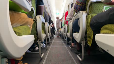 Flug-Flugzeug-Reisen-In-Afrika-Mit-Schwarzen-Menschen-Sitzen-Im-Flugzeug