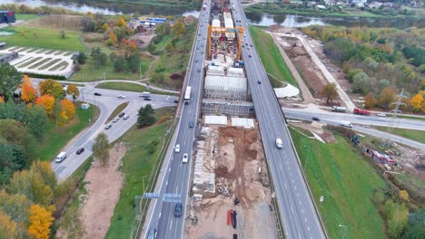 Sitio-De-Construcción-Del-Puente-A1-Sobre-El-Río-Neris-En-Kaunas,-Vista-Aérea