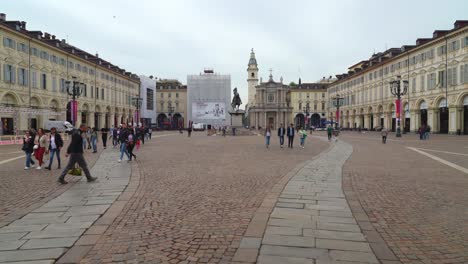 Piazza-San-Carlo-Es-Una-De-Las-Principales-Plazas-De-La-Ciudad-De-Turín.