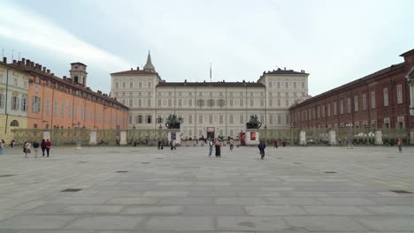 Piazza-Castello-Ist-Ein-Prominenter-Stadtplatz-In-Turin,-Italien