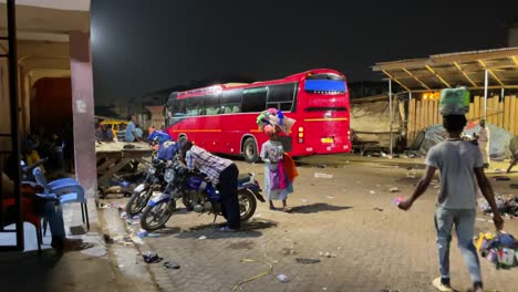 Estación-De-Autobuses-De-Tren,-Capital-De-La-Región-De-Ashanti,-En-El-Sur-De-Ghana.