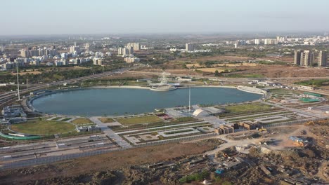 Biggs-Están-Creciendo-Alrededor-Del-Lago-Y-Está-Apareciendo-Una-Gran-Voluntad-Gigante.