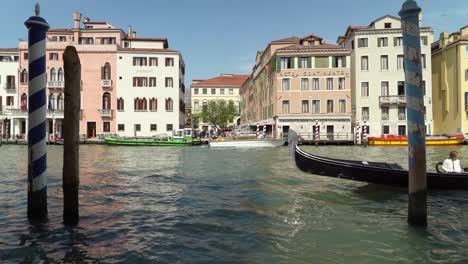 Family-Sails-on-a-Gondola-in-a-Venice-Grand-Canal