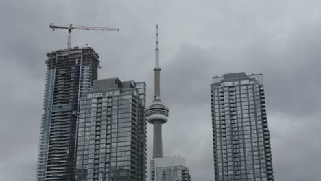 Condominios-Y-Sitio-De-Construcción-Junto-A-La-Torre-CN,-Toronto