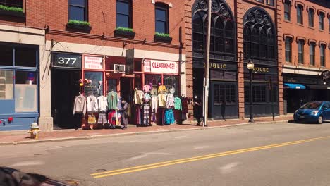 People-resting-in-downtown-Tommy-Park,-Portland,-Maine