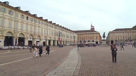 Piazza-San-Carlo-Es-Uno-De-Los-Iconos-De-La-Ciudad-De-Turín.